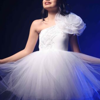 Beyaz Kuyruklu Kostüm